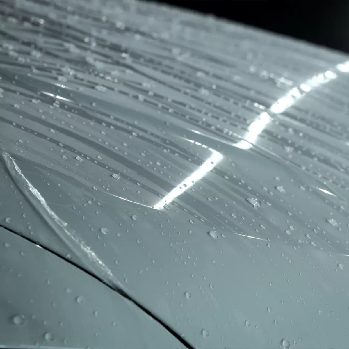 Wasserabperl-Effekt auf Autolack nach Anwendung von CarPro HydrO2 Lite