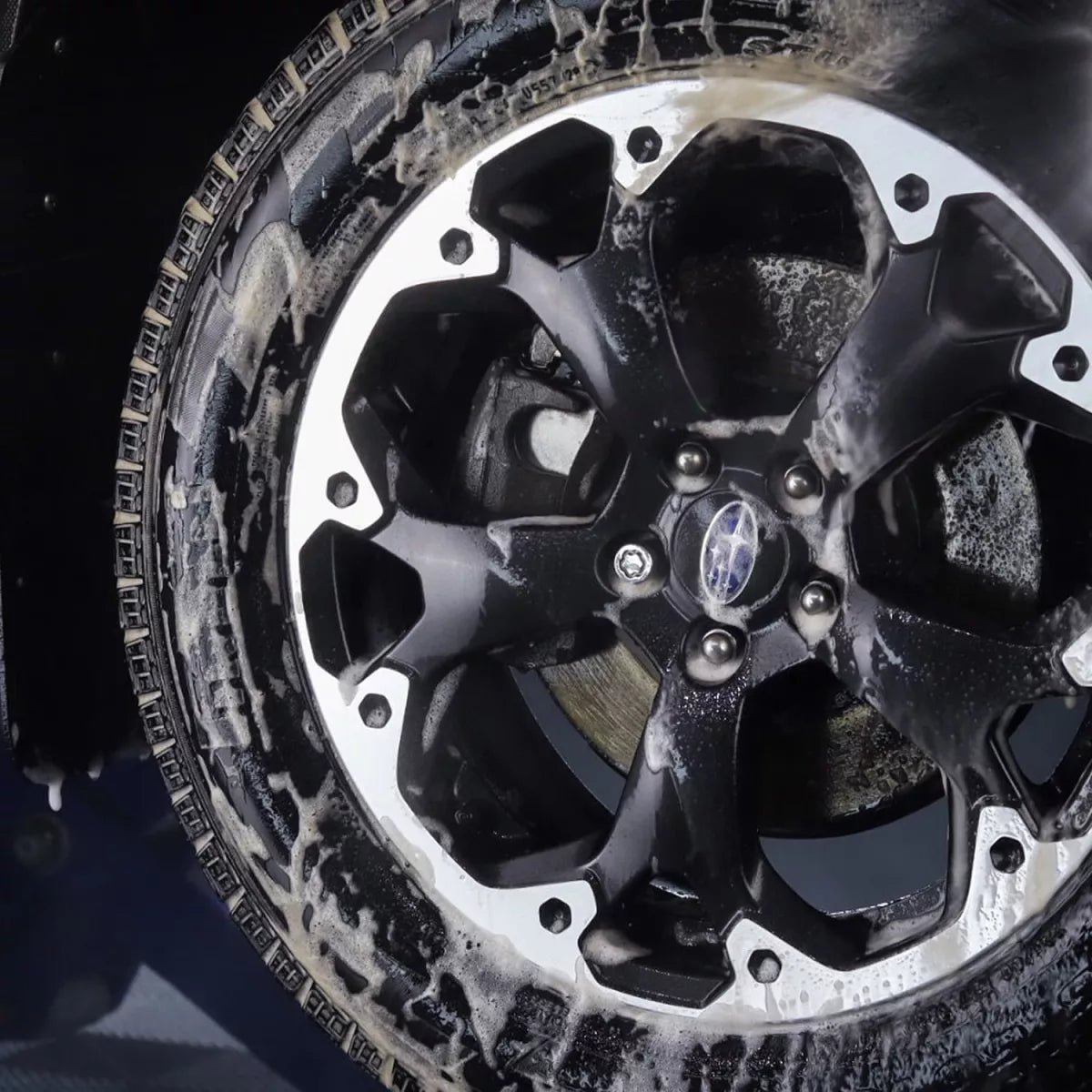 CarPro ReTyre – starker Reifenreiniger mit Schaumbildung zur Tiefenreinigung