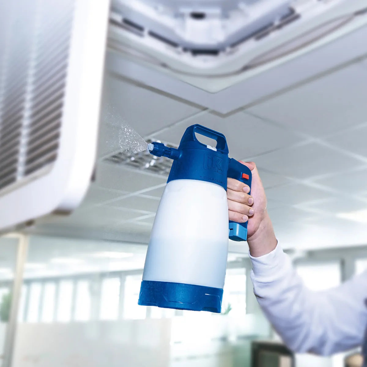 IK ALK Pro 2 Pumpsprüher mit ergonomischem Griff und zwei austauschbaren Sprühdüsen