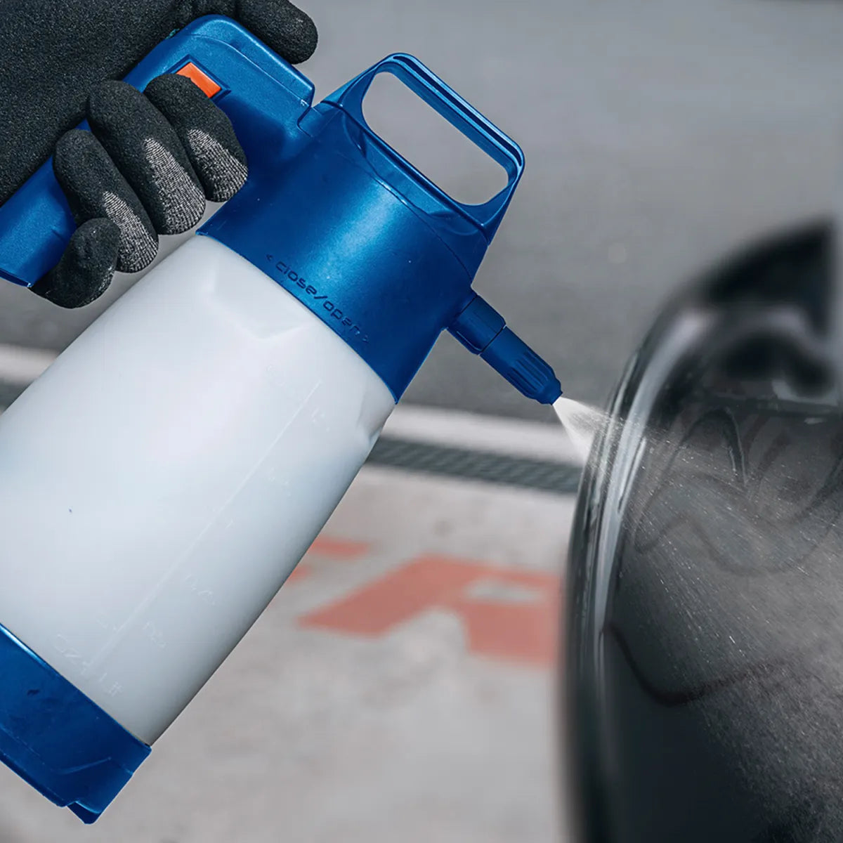 IK ALK Pro 2 Pumpsprüher mit ergonomischem Griff und zwei austauschbaren Sprühdüsen